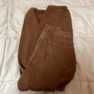 Adorable brown mom jeans!